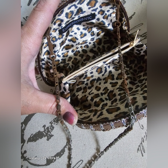 EXPRESSIONS NYC Hard Case snap closure evening clutch with Chain strap GUC - Picture 8 of 15